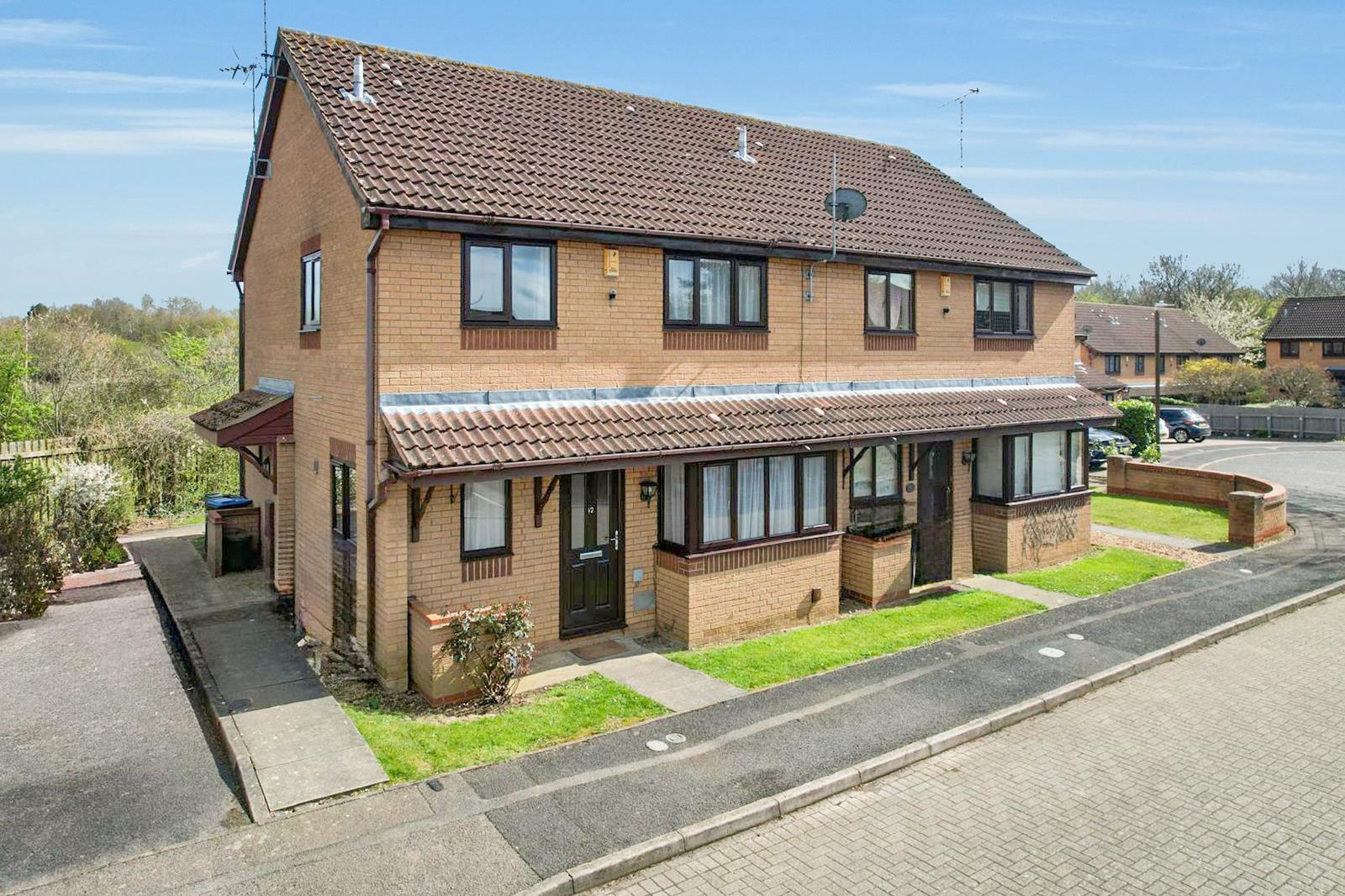 2 bed property in Rolvenden Grove, Milton Keynes